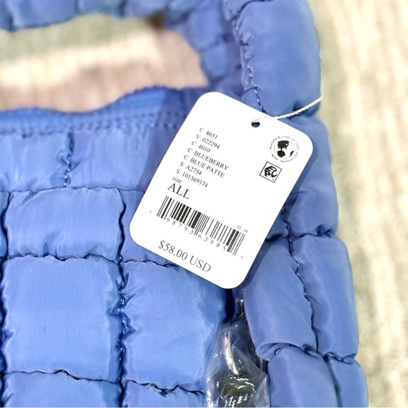 NWT Free People x FP Movement Quilted Baby Carryall Bag in Blueberry - Picture 8 of 11